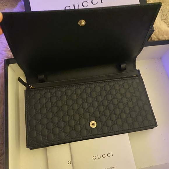 GUCCI CLUTCH - Picture 3 of 5